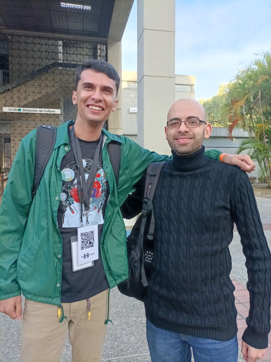 ElJamp__'s tweet photo. Con Steve Jobs #CCSBitcoinExperience https://t.co/jhHhRNX5y1