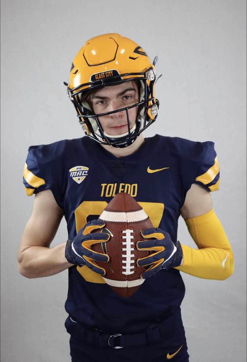 AidenDickens1's tweet photo. I’m very proud to announce my commitment to the University of Toledo!! @ToledoFB 

Thank you,

@CoachRossWatson &amp;
@CoachA_Minor 

I am grateful for this experience, and for my dream to finally come true of playing college football at the highest level!!!

#GoRockets https://t.co/WArUVH1f9T