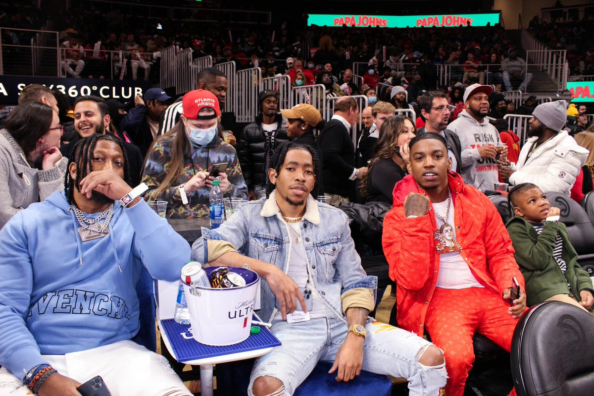 SpratFool's tweet photo. I brought out some YouTube giants to the @ATLHawks game last week

Love to @JustZik @DK4L &amp; @all_1k for showing out

Activated courtside🔋 https://t.co/B9qz0q1Qpc