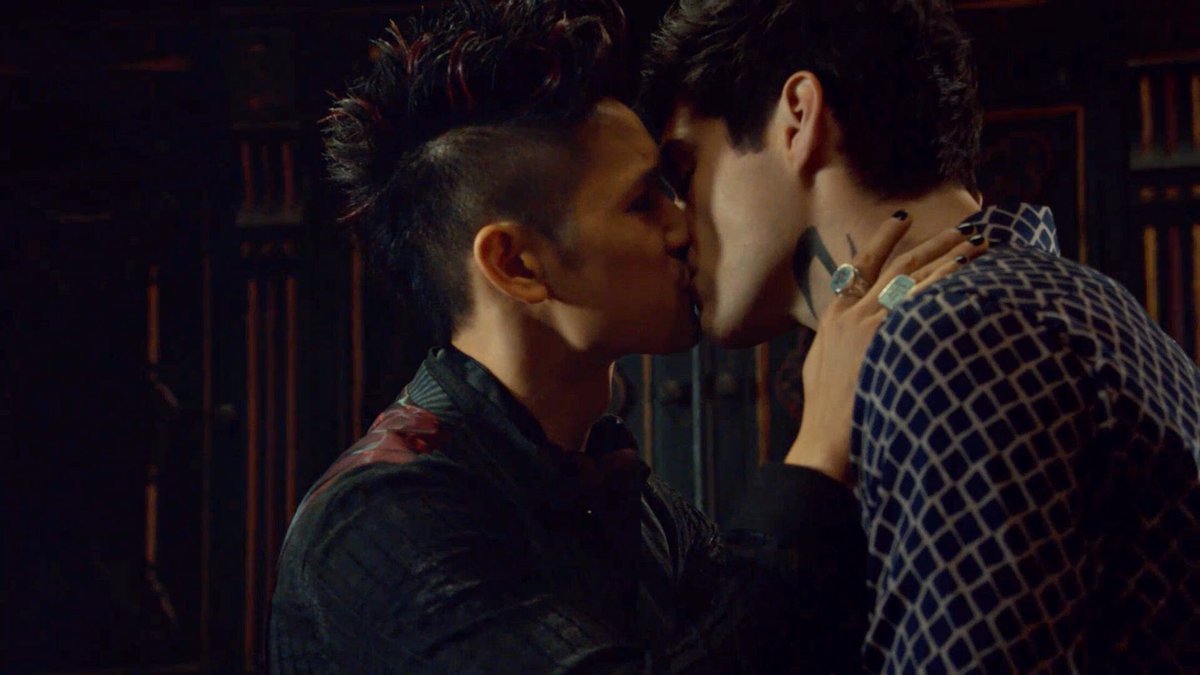 локи и хела марвел. под контролем фанфик. деймон сальваторе арт вампир. магнус бейн и алек лайтвуд. деймон/стефан/елена арт.