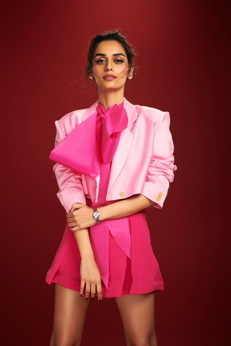 Think better in Pink 💞
@mansworldindia

On the Wrist: Tissot Bellissima 
@TISSOT
Cropped blazer : #Monokrom
Blouse and shorts : #SonamParmarJhawar
Earrings : #Anaash
Photographer: #KunalGupta
Art Director : #TanviShah
Fashion Editor: #NeelanganaVasudeva