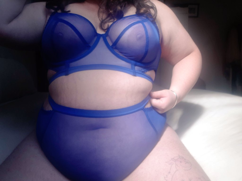 Tess_Rider's tweet photo. I'm here at @CConfidential59 till 9pm. Cum play with me 💙 https://t.co/Szfd7LB1bP
