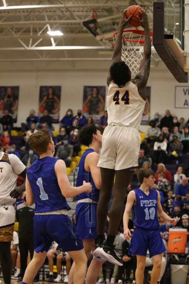 nesunrisesports's tweet photo. @TBirdBB wins their 7th straight with a 74-63 win over @JrJayBasketball.

@JosiahDotzler led the TBirds with 23 and @casey_omalley1 led all scorers with 26.

(Photos courtesy of @MegGross7 photography) https://t.co/gWe4Ud0mgu