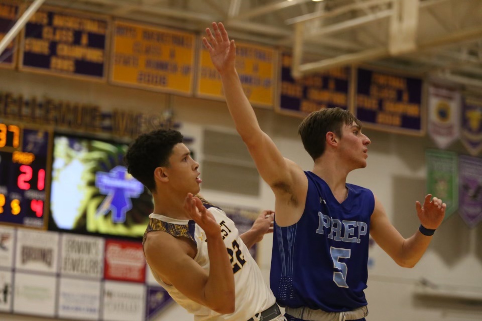 nesunrisesports's tweet photo. @TBirdBB wins their 7th straight with a 74-63 win over @JrJayBasketball.

@JosiahDotzler led the TBirds with 23 and @casey_omalley1 led all scorers with 26.

(Photos courtesy of @MegGross7 photography) https://t.co/gWe4Ud0mgu