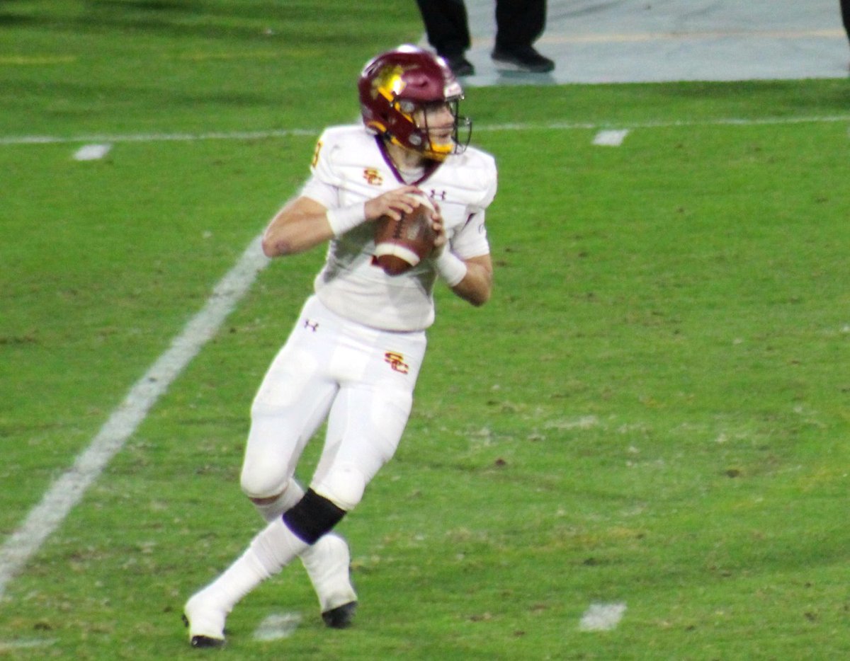 Recruiting Page updated at arizonavarsity.rivals.com/news/gridiron-… with 7 commitments on this Saturday along with 5 more players receiving offers.  One of the top QBs in the state is now off the board and will be playing FBS ball for a team that won a bowl game in 2021.