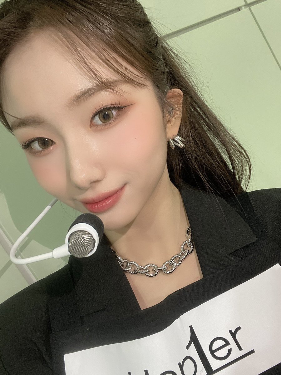 KEP1ERINTL's tweet photo. [IG/Twt Update_Trans_ #Youngeun ]

Keplian ❤️
(You) must must eat your meals today
Have a nice day 🌸
Love you lots 🦊❣️

#Kep1er #케플러 @official_kep1er https://t.co/Bu8d30K67r