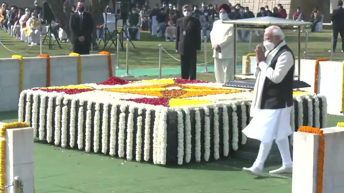 htTweets's tweet photo. Prime Minister @NarendraModi pays tribute to #MahatmaGandhi at Rajghat on his death anniversary

Track updates - https://t.co/pkUXhUd5Rw | #MartyrsDay https://t.co/sC6Dkv5psd