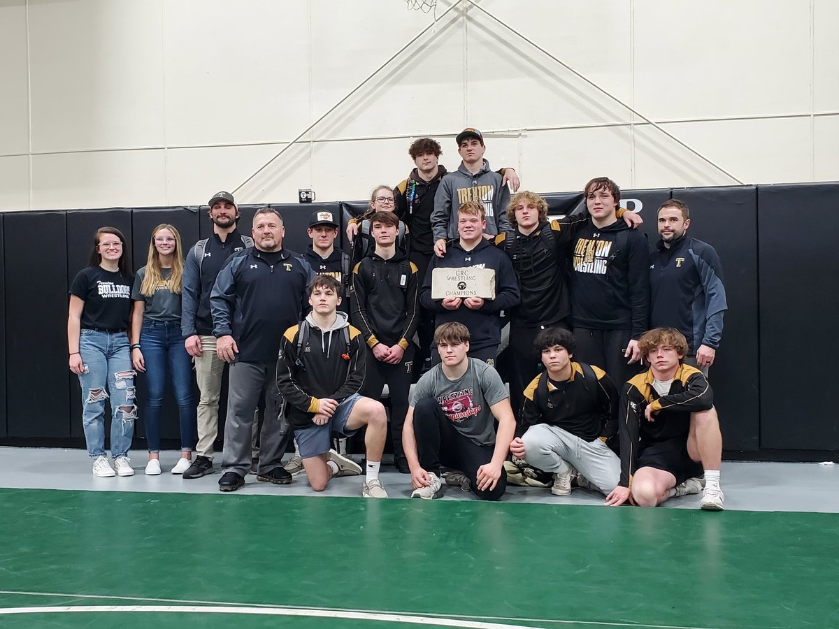 Future_Mrs_A1's tweet photo. Coleman is the 152 Grand River Conference Champion! And our Bulldogs won the conference championship! 💛🖤 https://t.co/Q1Q8h60Gnx