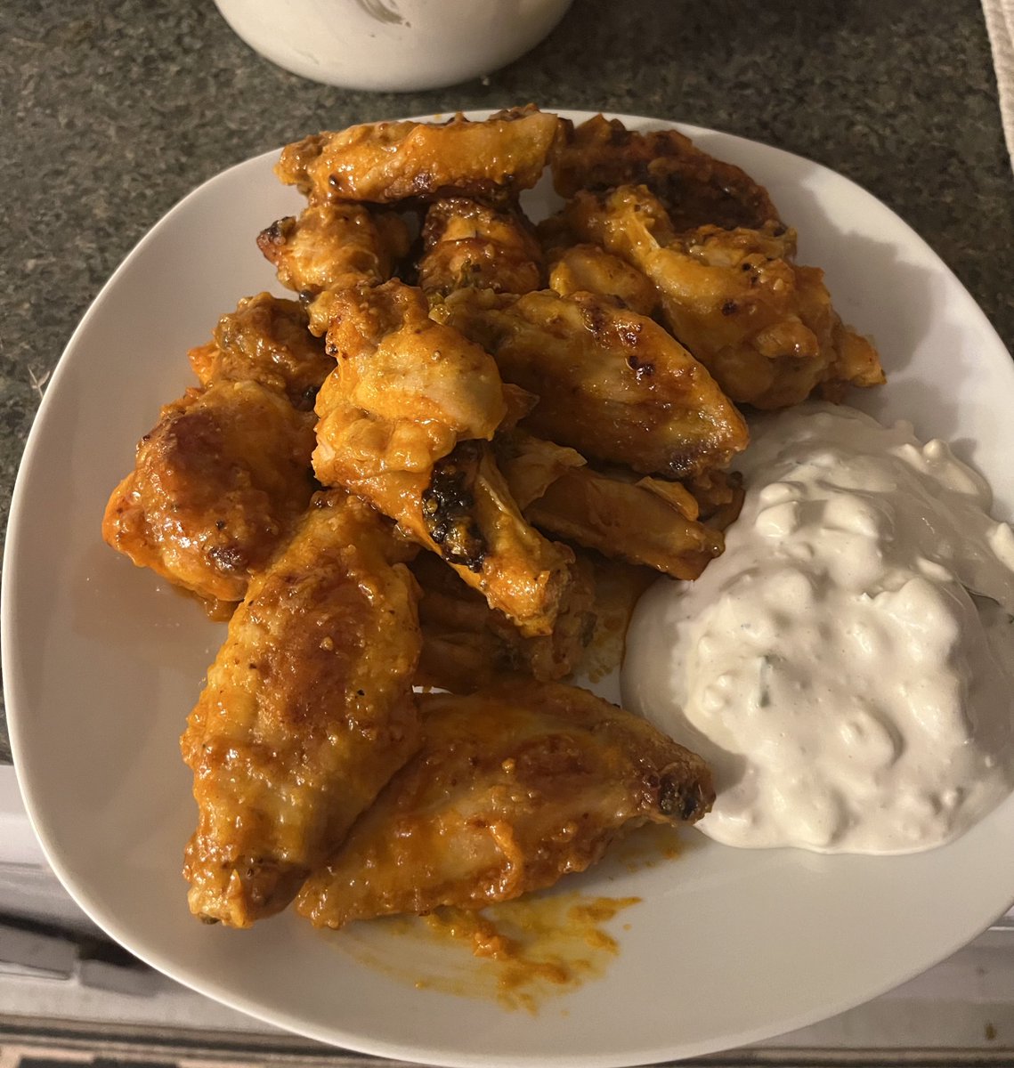 BetsbySlim's tweet photo. Meal #3: 2.5 lbs of Buffalo chicken Wings. With homemade blue cheese. If your blue cheese is not homemade your blue cheese is not shit. #ChefSlim 

Calorie counter: ~ 7,500 https://t.co/Ou66lS1Nn1