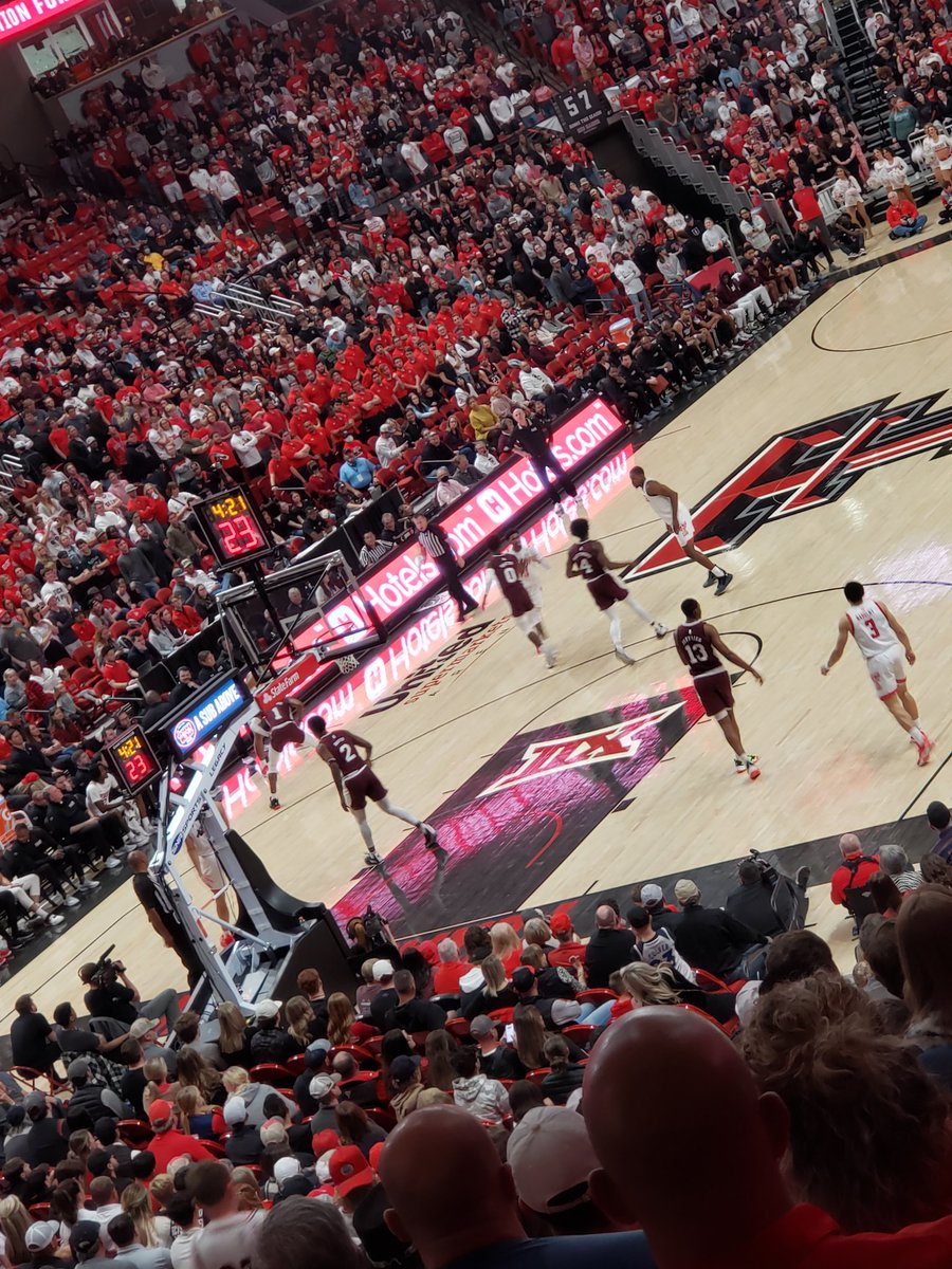 BryanTheFarmer's tweet photo. A full day of Red Raider round ball. @TexasTechMBB @LadyRaiderWBB
#WreckEm
#bringontexas https://t.co/o4WzaWMePi