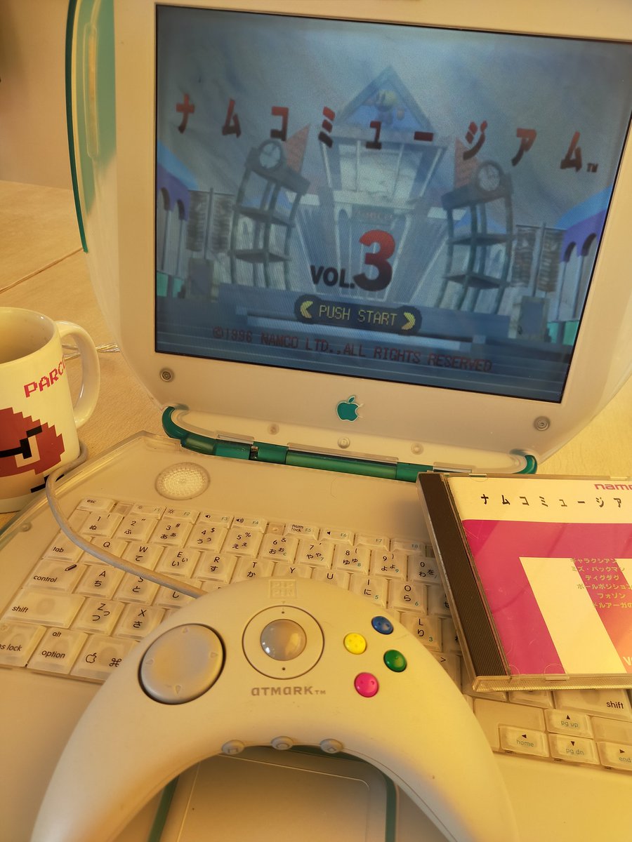 RuiReiChannel's tweet photo. デザインが可愛いクラムシェルiBookでナムコミュージアム!ピピンのコントローラーの組み合わせが気に入ってます♪✨😊
#iBook #pippin #CVGS #namco https://t.co/rIV11mbjLT