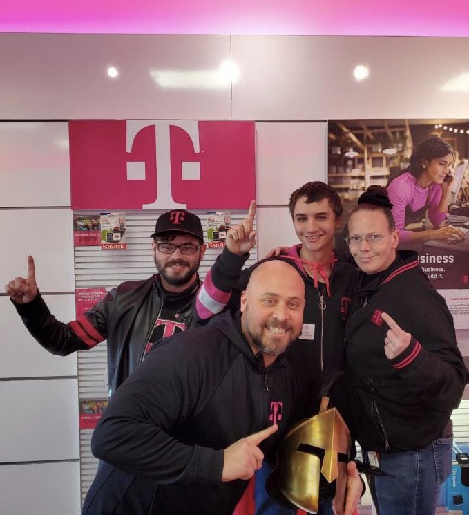 🎉Congratulations @vecchiobarb and the Crystal River team on an amazing 1st year w @ExpStores ! Winners Circle in year one and a consistent SMRA top performer for  T-Mobile! @stevebitto @RyanWarnerEXP @andrewherrera31 @kfsiller  🦾 #TampaTerminators