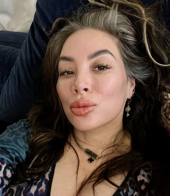 I am SO tired. Shopping is EXHAUSTING. #EurasianGoddess https://t.co/RuiKcJvILZ