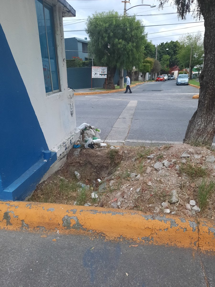 CarlosVSSB's tweet photo. @GobNau @SoyNaucalpan @SateliteColonos Ciudad Satélite TIERRA DE NADIE (5) https://t.co/BqgeJWTgYc
