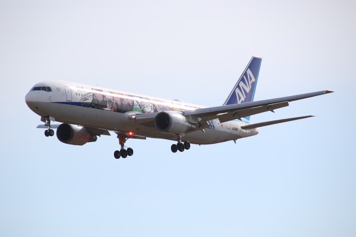 Tyr4B41HBbBCs4X's tweet photo. 1/30 成田空港

「鬼滅の刃」って凄い人気なんですね✨✨
フェリー便
ANA 
B767-300 https://t.co/dmMoZouQNC