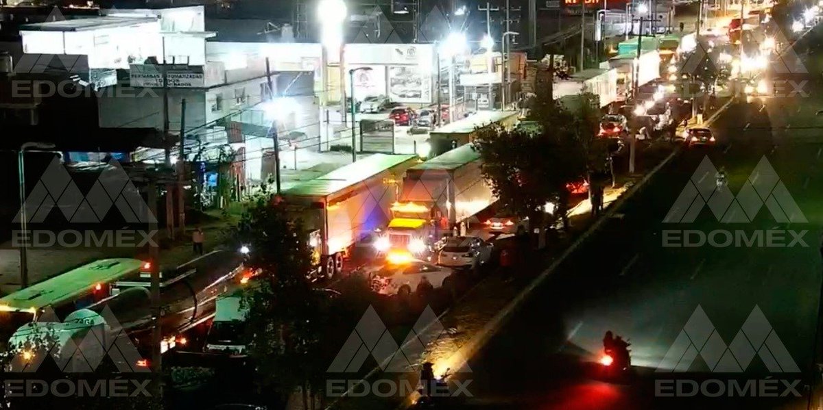 C5Edomex's tweet photo. #AlMomento 🕒 || La @SS_Edomex a través del @C5Edomex informa: #BloqueoDeVias ambos sentidos derivado de un grupo de personas sobre Carretera Toluca-Naucalpan, Blvd. Aeropuerto, Col. San Mateo Otzacatipan #Toluca 🚧, #AfectaciónVial 🚗de 2.44 km dirección norte y 1.54 km al sur. https://t.co/xGLasdbc5n