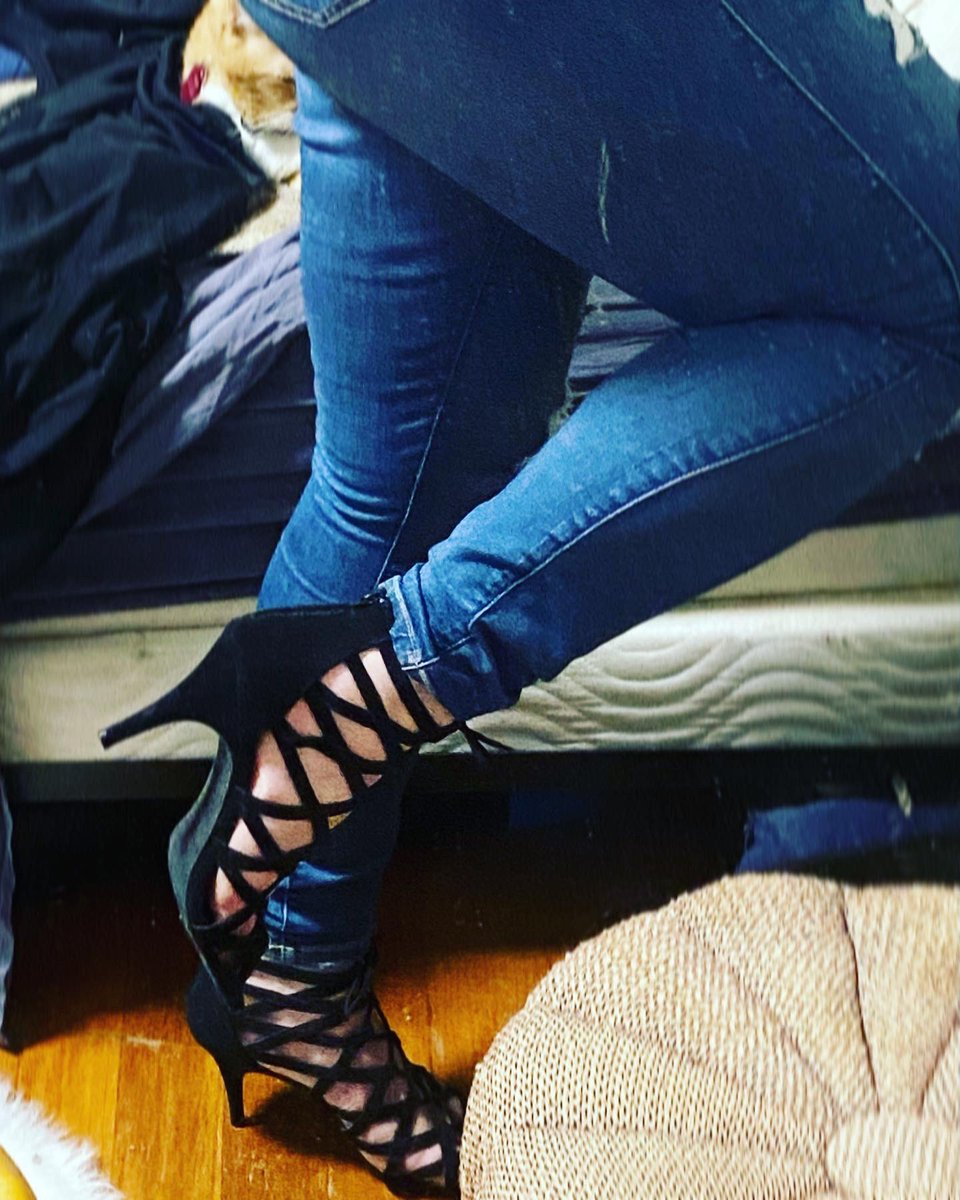dorothy_damage's tweet photo. Wooo itβs been EONS since I took these for a spin. Itβs official, Iβm back.
π
#heels #watchoutnow #seeyoulooking #queenflow ππ https://t.co/SeMKLBy4F8