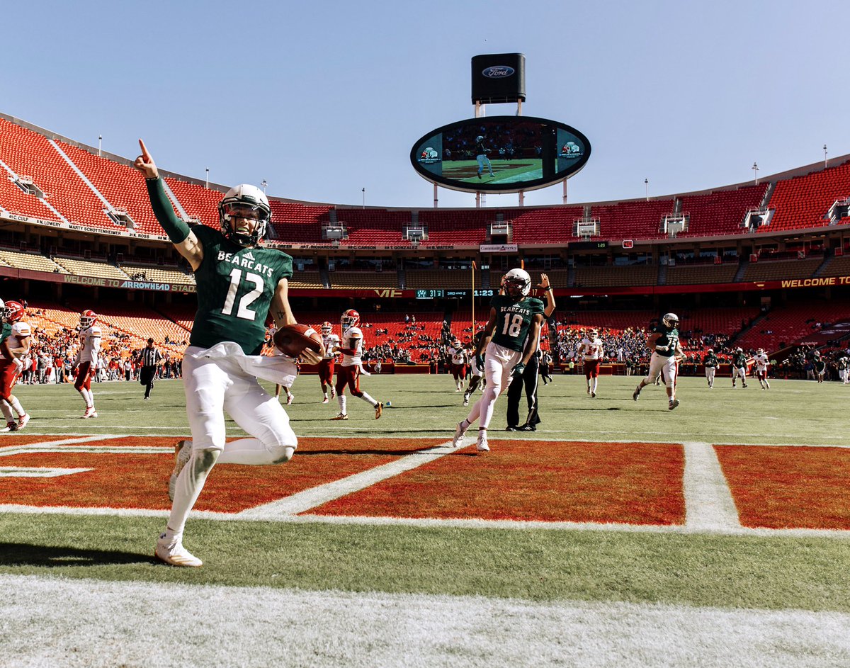 In honor of the AFC Championship at Arrowhead this weekend, here’s one of my favorite <a href="/NWBearcat_FB/">Northwest Football</a> pictures from the Fall Classic at Arrowhead in 2019‼️

#ChiefsKingdom