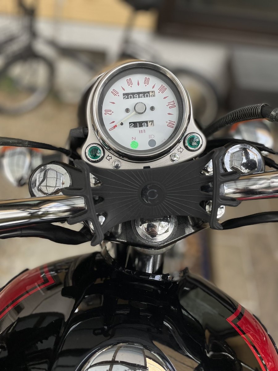 RbReturnbiker's tweet photo. 乗らんけど、
跨ってエンジンかけるくらいは
ええやろ☺️
#kawasaki
#estrella
#estrellars
#triumph
#binneville https://t.co/KFjxOq5Q2s