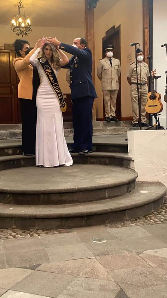 OswaldoVela1's tweet photo. El Centro de Investigación y Desarrollo de la Fuerza Aérea @CIDFAE_ECUADOR coronó a #AnaIsabelCobo, como reina y representante de la institución para el 2022.
Ana Isabel Cobo, es ahora también candidata a #ReinaDeAmbato2022 https://t.co/mRVJpfRRSa