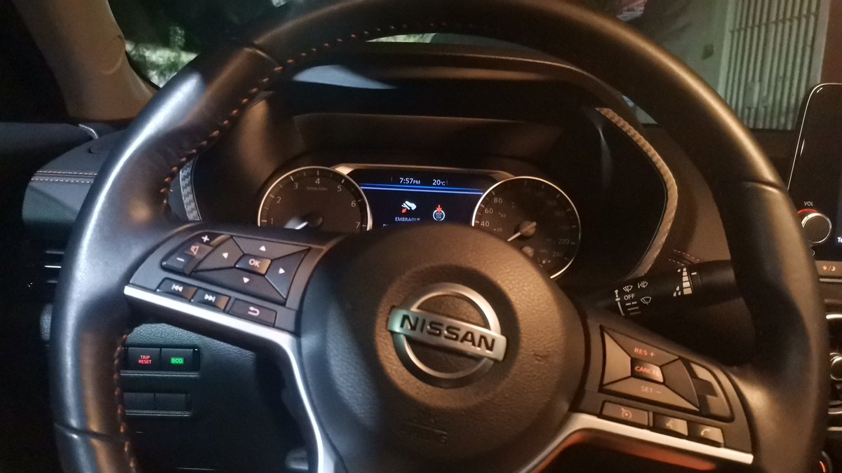 Carloz_Bollas's tweet photo. Nochesita de sábado escuchando unas buenas rolitas en mi #Sentra2020 antes de correr unos cuantos km #running 🏃🏽♂️🏃🏽♂️🏃🏽♂️🏃🏽♂️🏃🏽♂️🏃🏽♂️ https://t.co/OjbJ8HGpAQ