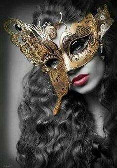 Good Night Twitter friends may you all have a peaceful 🙏🏼 nite but nothing wrong with having some 
#Masquerade 
#SaturdayNightArt 🥳🎨