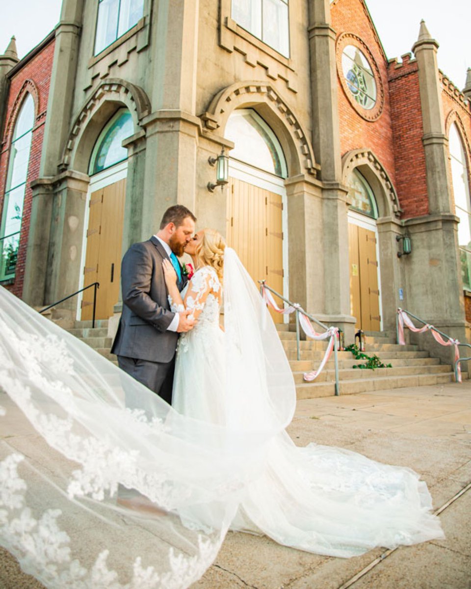 Photographer Ashley Rivers of @riverslightphotography