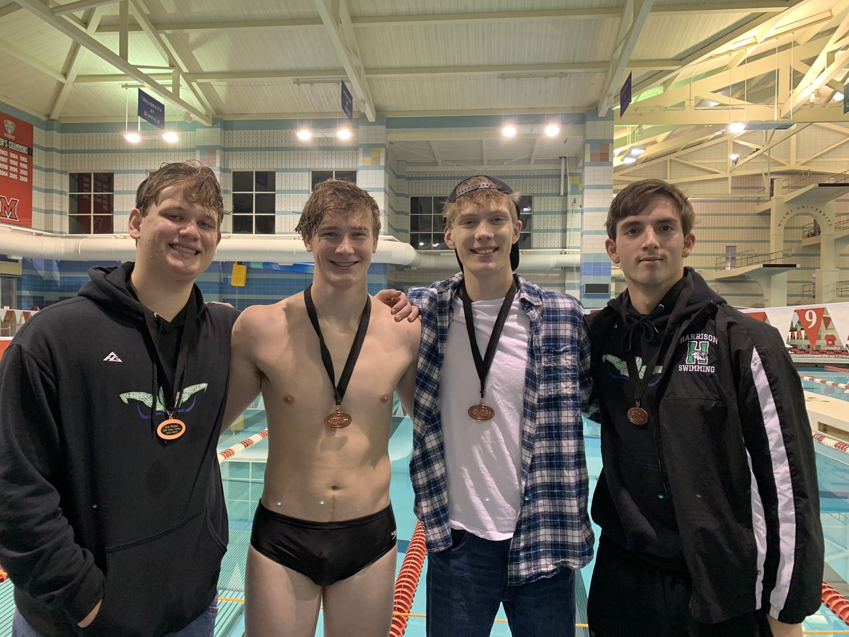 200 FR Relay 3rd place finish.