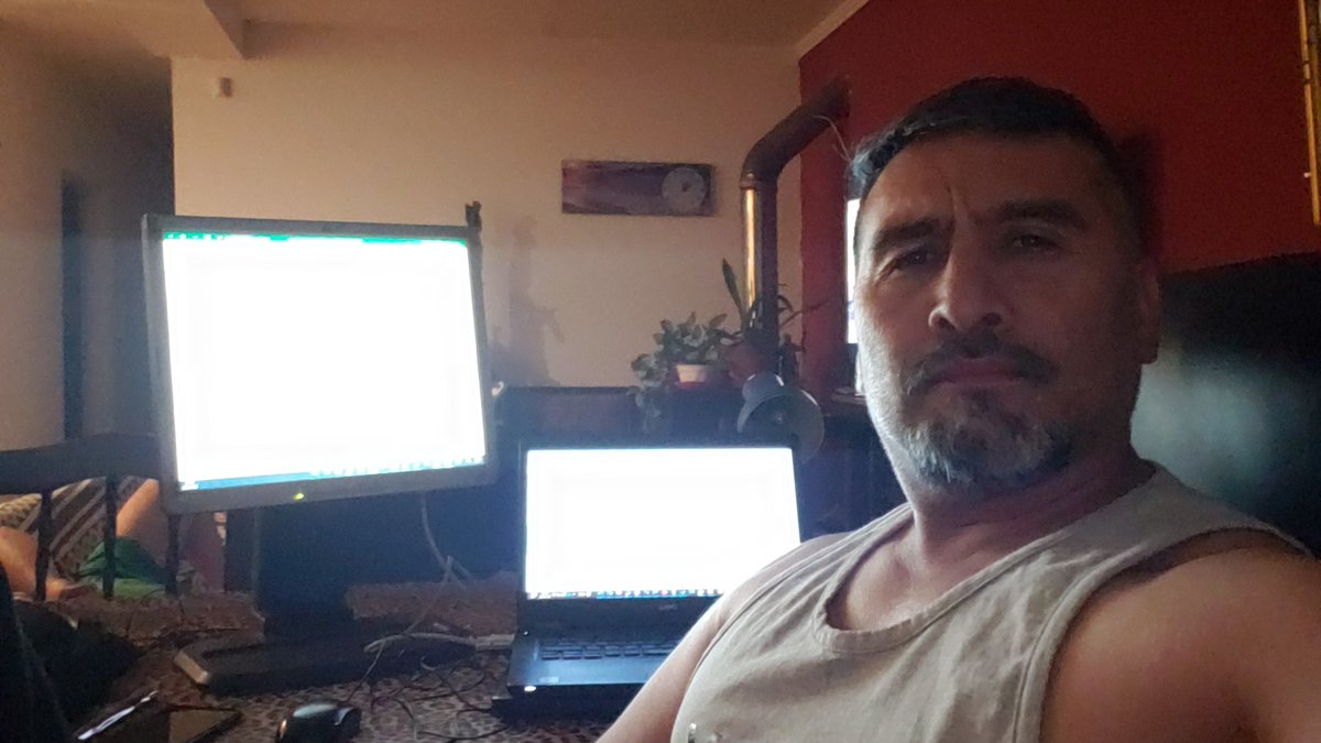 guillote0403's tweet photo. Alguien más un #sábado a la noche trabajando?? #SabadoColosal https://t.co/IMizAeiH2m