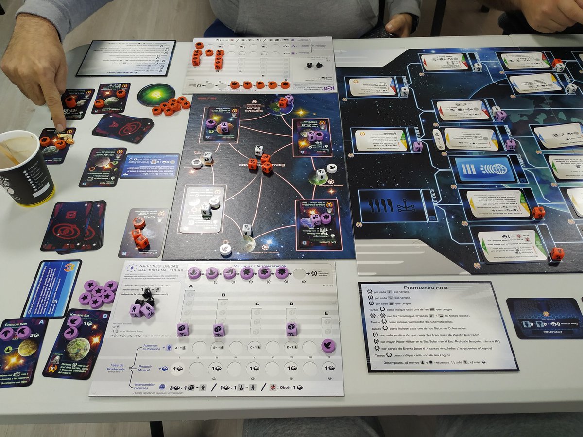 bloggymorgan's tweet photo. Ya en casa después de echar el día en la #TabernaCon que organiza @Damkalloh jugando a #BeyondTheSun #Gentes #Pecatú #SiegeStorm #Llamaland #CriaturasdeserieB #Reydelosdados #SecretHitler #Dominion y #Timebomb https://t.co/qxc8nOxZav
