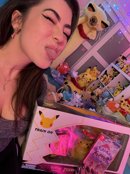 I'll be giving away Pok&eacute;mon Legends: Arceus and this Pikachu box! To get  chance to win follow me on<a href="/tag/back4blood"class="tags"><span>#back4blood</span></a>