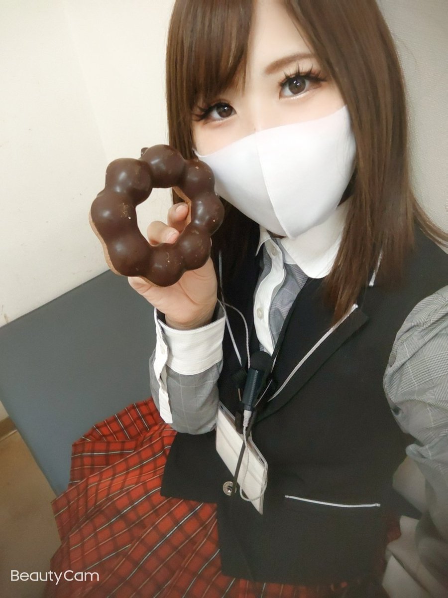 wataametomoti's tweet photo. へへ🤤♥️
ドーナツもらっちゃった♥️♥️ https://t.co/BvU0iptdAG