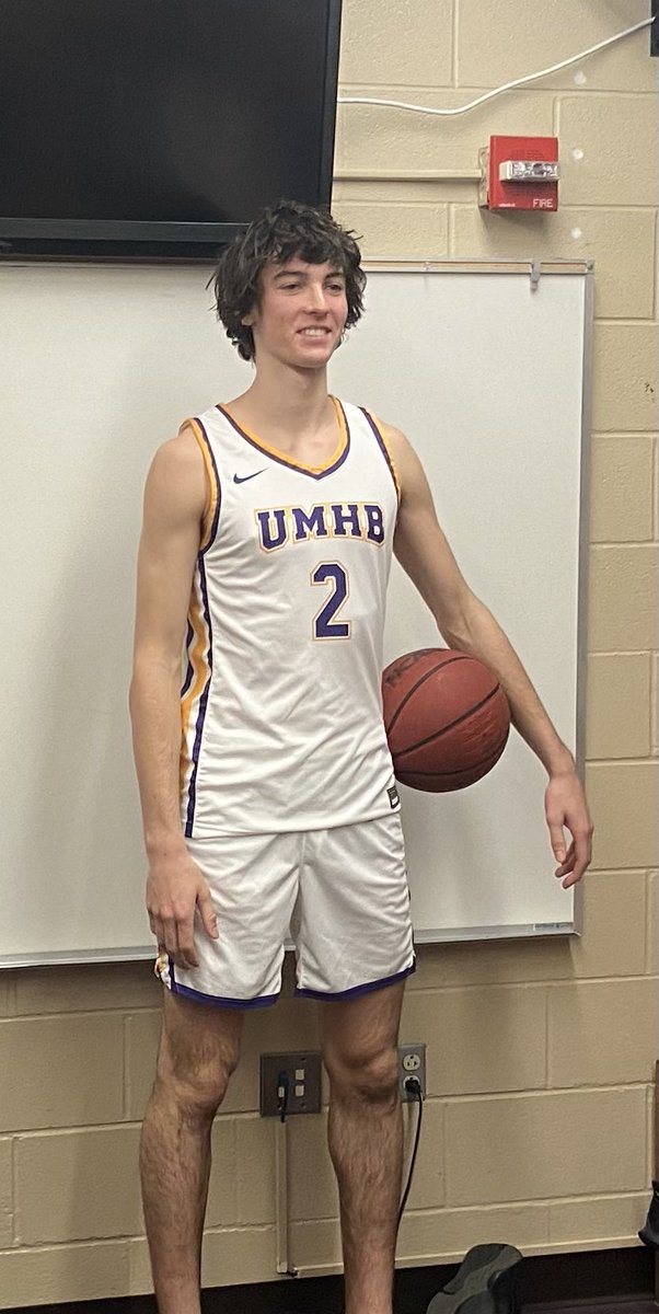 jesse_mak22's tweet photo. I am grateful to receive my first offer from @cru_basketball. I want to thank @clifcarroll and his coaching staff for giving me this opportunity. https://t.co/CpMe40wXJ9