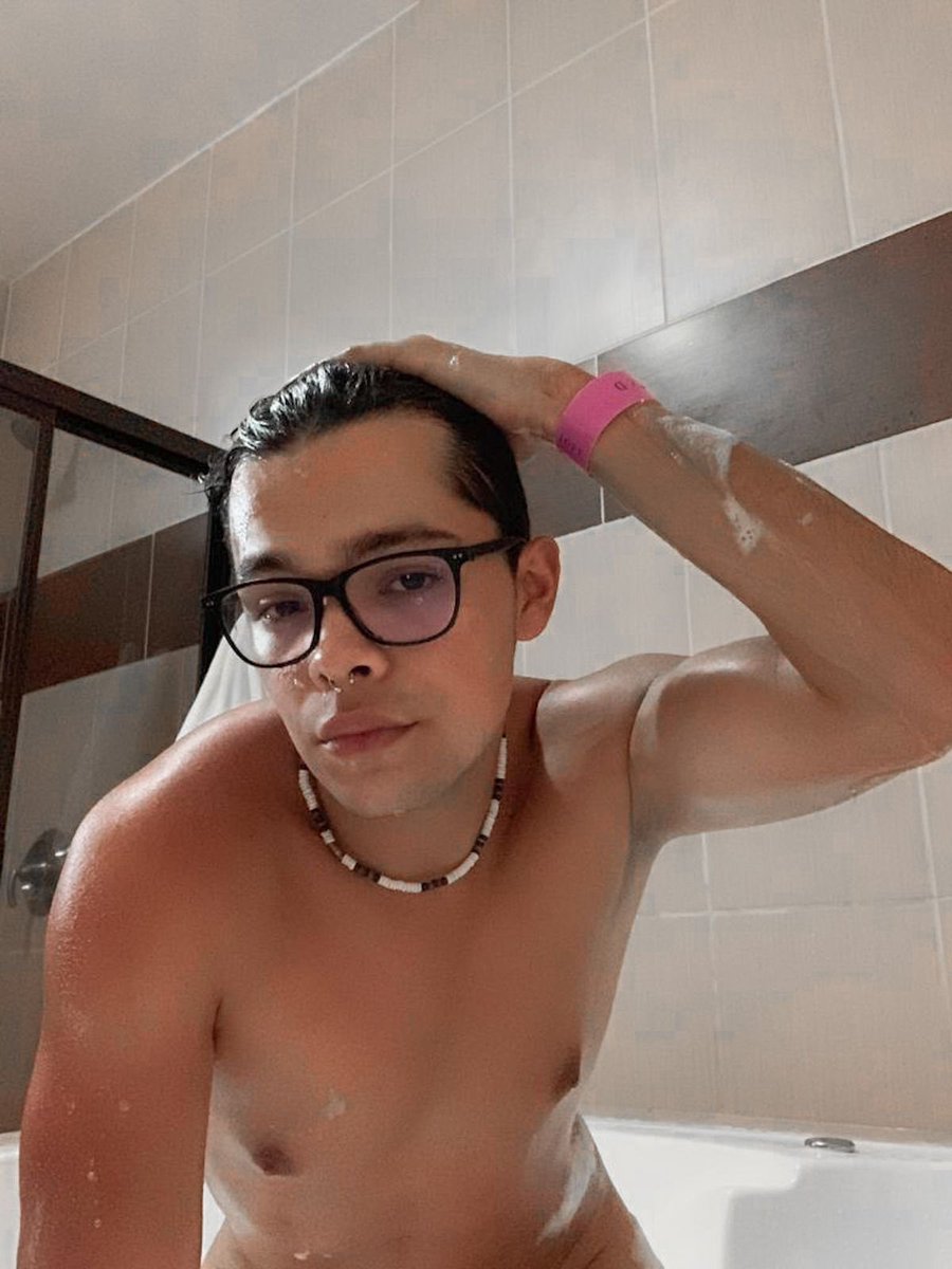 BraiSolano's tweet photo. De close friends a twitter🥴 https://t.co/OOzCvdAe6F