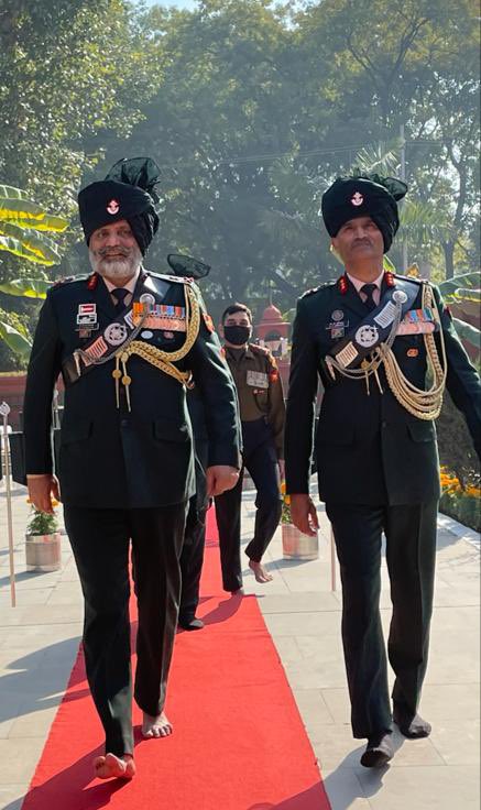 TinyDhillon's tweet photo. As part of the handing over ceremony of the ‘Colonel’ of the Rajputana Rifles, paid obeisance at the Regimental Mandir and Regimental Masjid 🙏💐

Feeling Blessed 🙏

Jai Hind 🇮🇳 https://t.co/SuXwvU1HFP