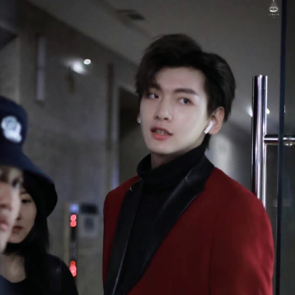 zhai xiaowen in red ❤️✨

#ZhaiXiaoWen