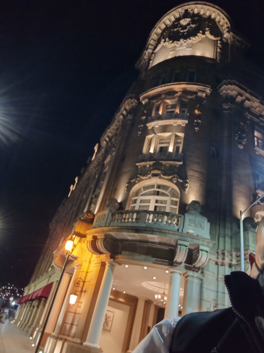 MUY BUENA NOCHE AMIGAS Y AMIGOS PÁSENLA EXCELENTE
SALUDOS Y SALUD 👍🏿🥃🥃