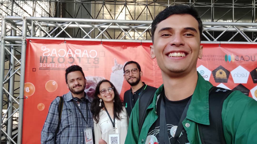 ElJamp__'s tweet photo. Con los muchachos @aguamielmendoza ,@felixjvn y @quintusaemilius
#CCSBitcoinExperience https://t.co/IenOQKHOf4