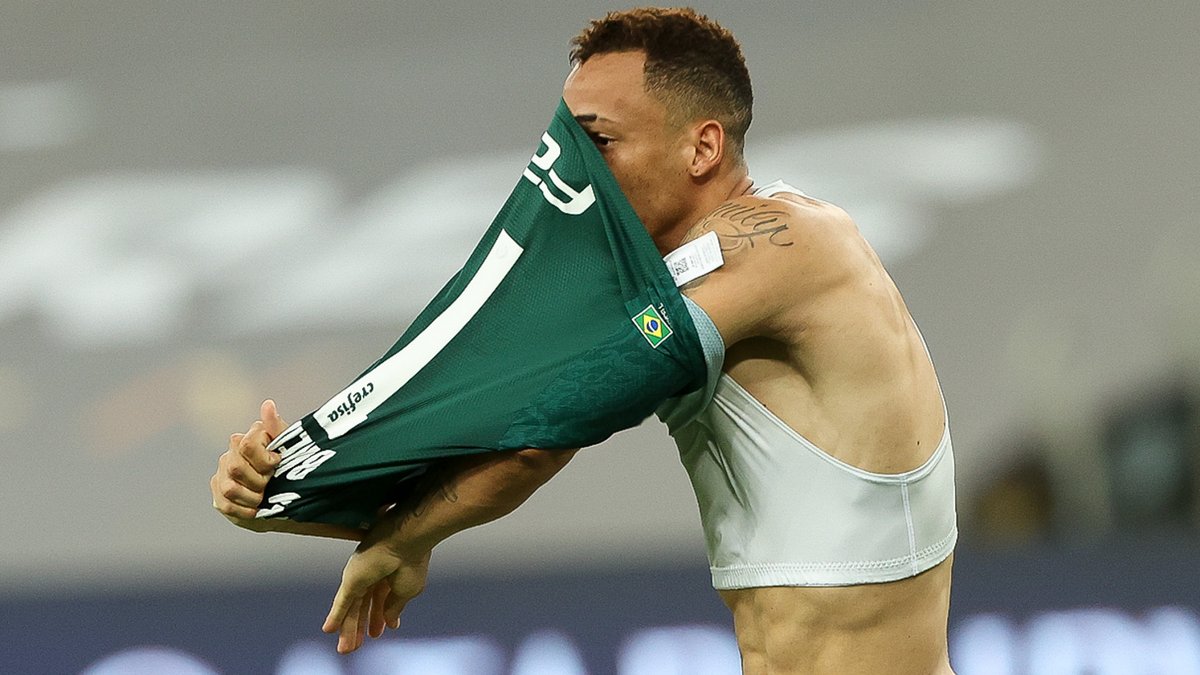 palmeirasptd's tweet photo. Há exatamente 1 ano John ficou parado. O resto é história.

📸 Cesar Greco/Palmeiras https://t.co/4dZ7LVLlL7