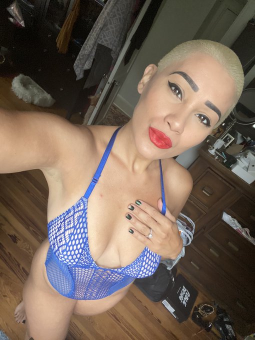#SahryeSaturday is for when I shaved my head down to a buzz and Didn't share a moment of it with you<a href="/tag/sahryesaturday"class="tags">#SahryeSaturday</a><a href="/tag/facefetish"class="tags"><span>#facefetish</span></a>