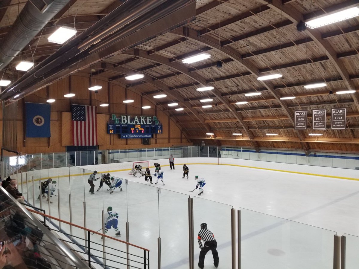 Story from this afternoon's game: Blake takes big bite out of Duluth Marshall
mngirlshockeyhub.com/news_article/s… #mshls #WrittenRuleOfSports <a href="/therealBGH/">Blake Girls Hockey</a> <a href="/coachrath/">Nick Rathmann</a>