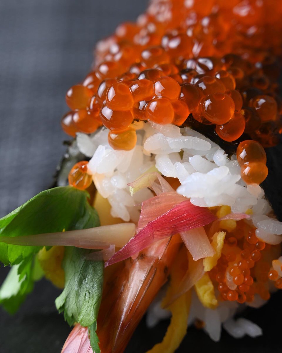 muroyahorie's tweet photo. むろや特製の恵方巻🔥🔥✨

【むろやの恵方巻】￥864税込
【こぼれいくらの恵方巻】¥1404税込

去年は早々の完売でしたので、
早めのご予約がオススメです！💦
お電話、店頭にてお待ちしております🦊🌱
@muroyahorie
#テイクアウト　#手土産　#いなり寿司　#堀江グルメ　#大阪手土産 https://t.co/hily8O4i3g