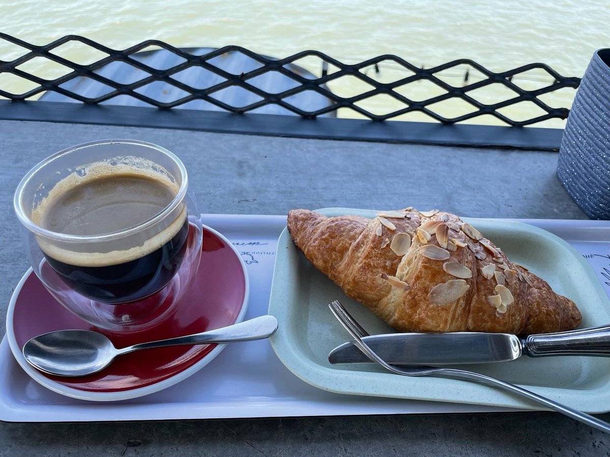 secret9014's tweet photo. Morning #lovecoffeetime #กินน้ําเยอะๆนะ #goodtimes #lovethebeach https://t.co/Hzh4lP7UJg