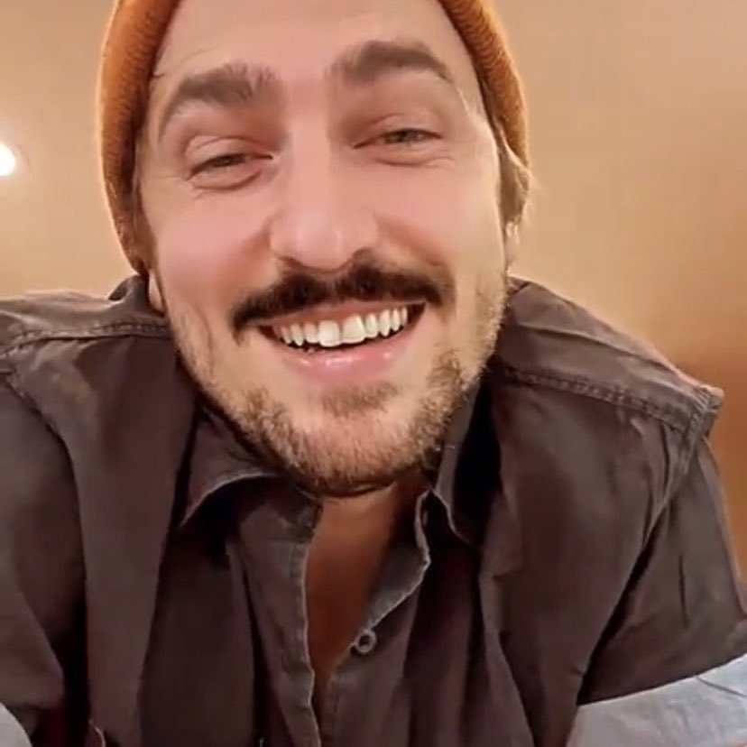 thinkerschmidt's tweet photo. his smile <3 

i vote #Rushers for #BestFanArmy at the #iHeartAwards https://t.co/bvnlJ9YpCk
