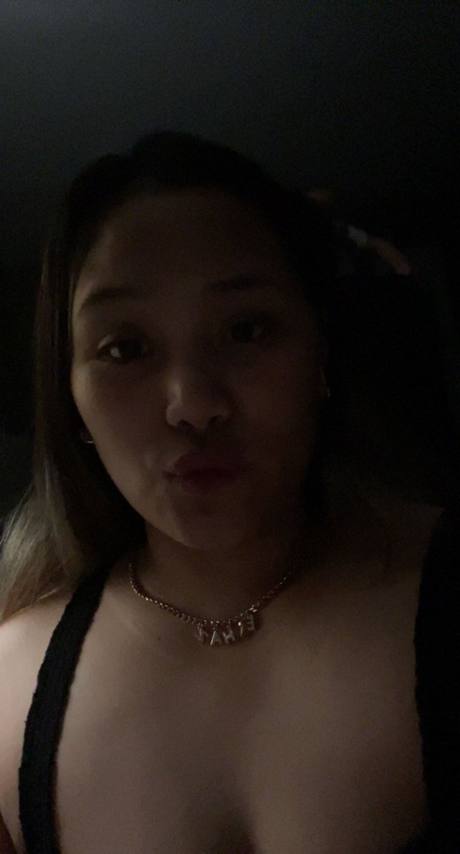 eeieao's tweet photo. selfie sa madilim kasi tulog na ethan 🐷 https://t.co/EWWRhVLPEn