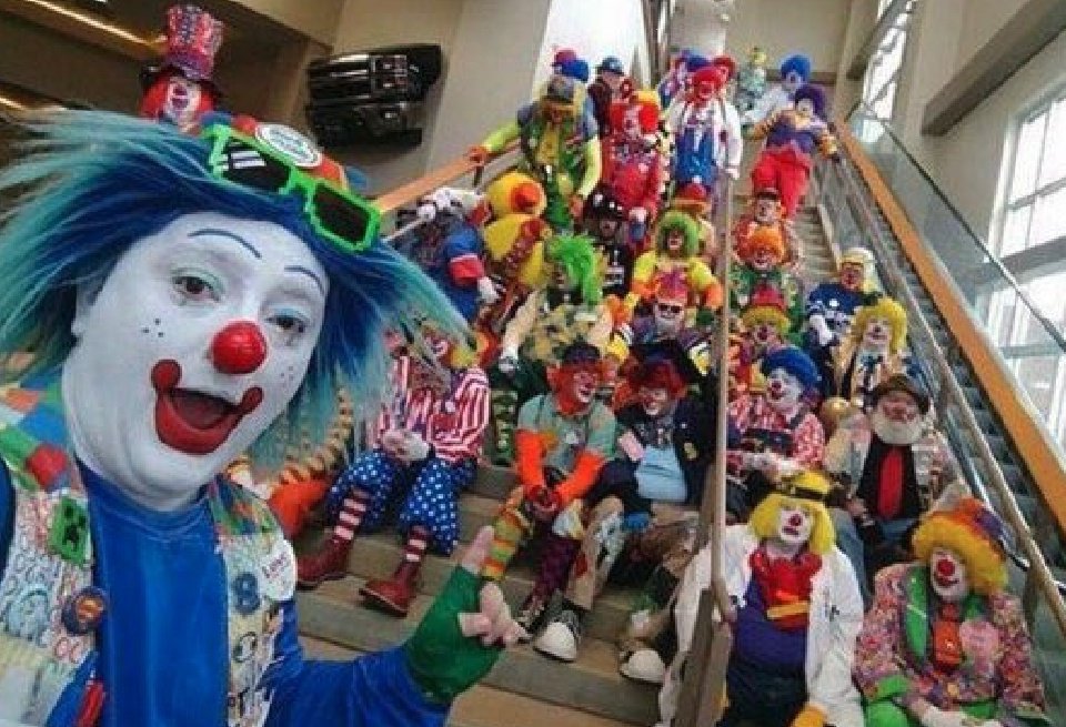 sunflowerharryv's tweet photo. @thelorebitch I felt like the biggest clown when he told us that HAHAH https://t.co/HbKDBhdMDw
