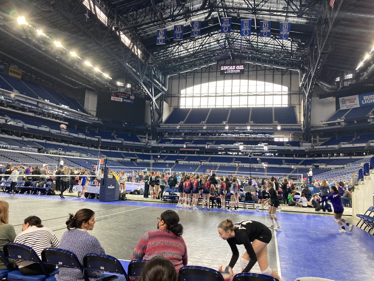 catie_triplet's tweet photo. Today was a great day for a lot of reasons.
🟣Finished the day 4-0
⚫️Got to play volleyball in Lucas Oil
🟡Most importantly we played as a team and supported one of our own. #PlayforViv https://t.co/odeEafGRPQ