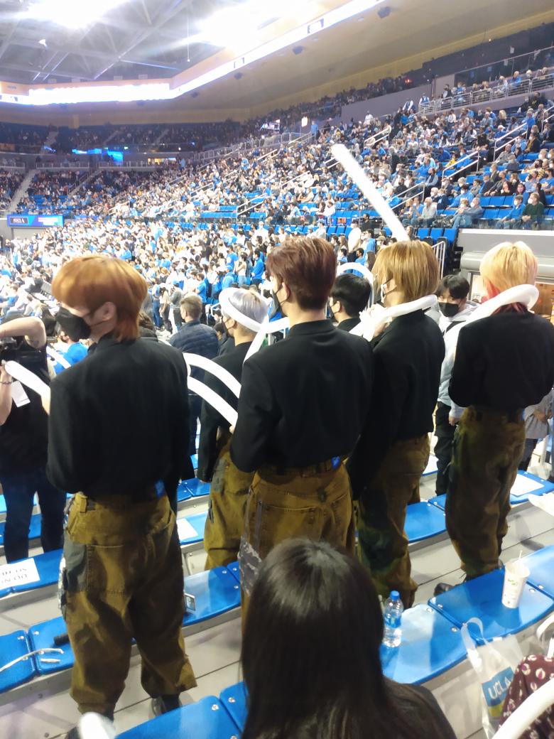 Junkyuzgf's tweet photo. IM SO PROUD OF THEM THEY PERFORMANCE WAS AMAZING AND NOW THEYRE JUST ENJOYING THE GAME 🥺🥺🥺💕 https://t.co/NqnXLs08ml