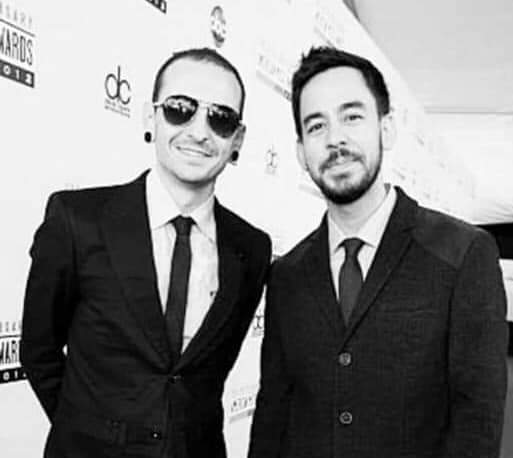 BinneyLouise's tweet photo. Happy #officialbennodaday
#brothersforever
#mikeandchester
πΈGettyimages π https://t.co/P4t46FmRB7