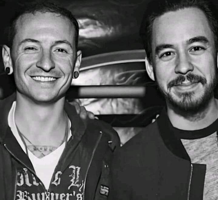 BinneyLouise's tweet photo. Happy #officialbennodaday
#brothersforever
#mikeandchester
πΈGettyimages π https://t.co/P4t46FmRB7